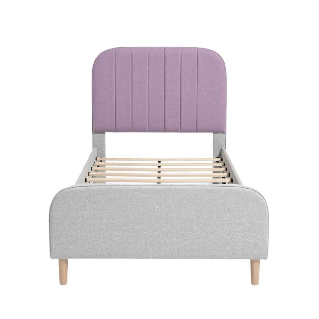 **Technische titel in het Nederlands:** Moderne kinderbed met hoge rugleuning en houten lattenbodem